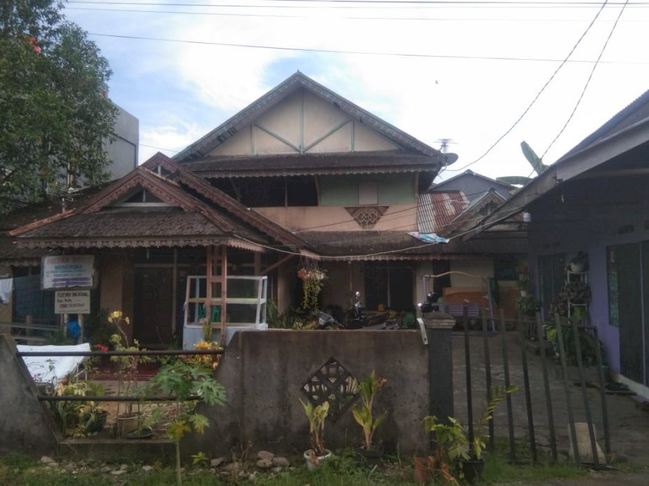 DIJUAL RUMAH 2 TINGKAT BESERTA TEMPAT USAHA KOST KOST AN