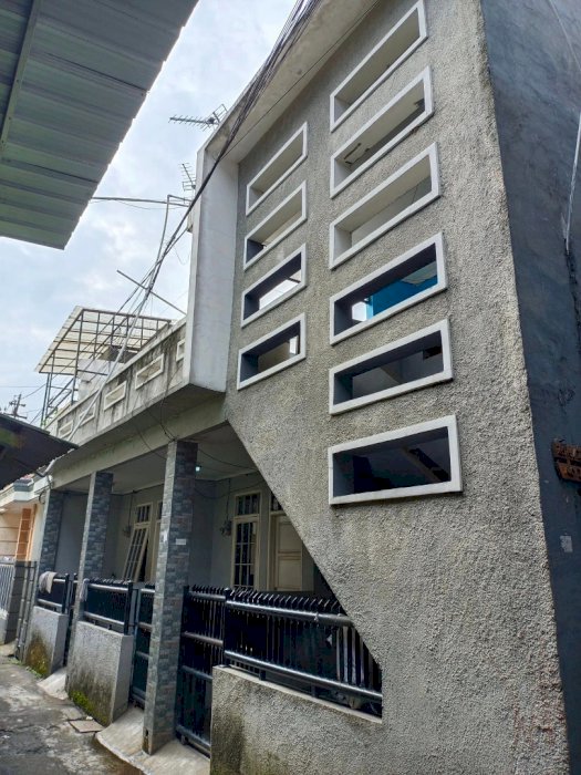 Dijual Rumah kost 2 lantai di situsaer Bojongloa belakangan alfamart