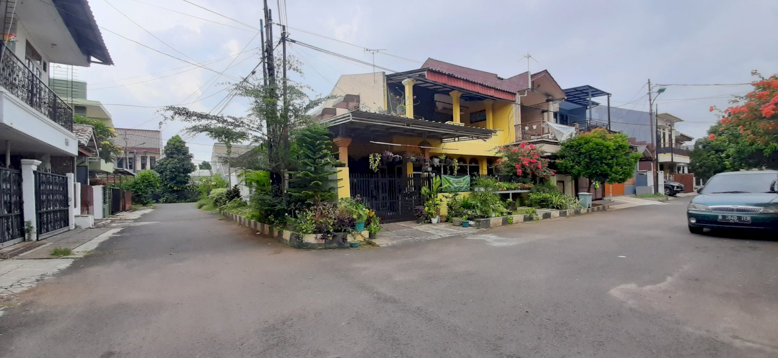 DIJUAL RUMAH 2 lantai di hook dlm komplek PTB Duren Sawit, JakTim
