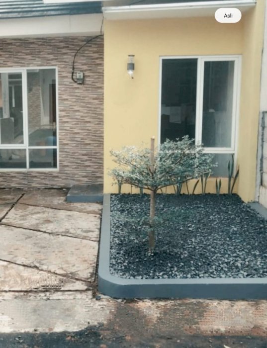 Dijual Rumah Di Komplek Perumahan Asri dan Tenang