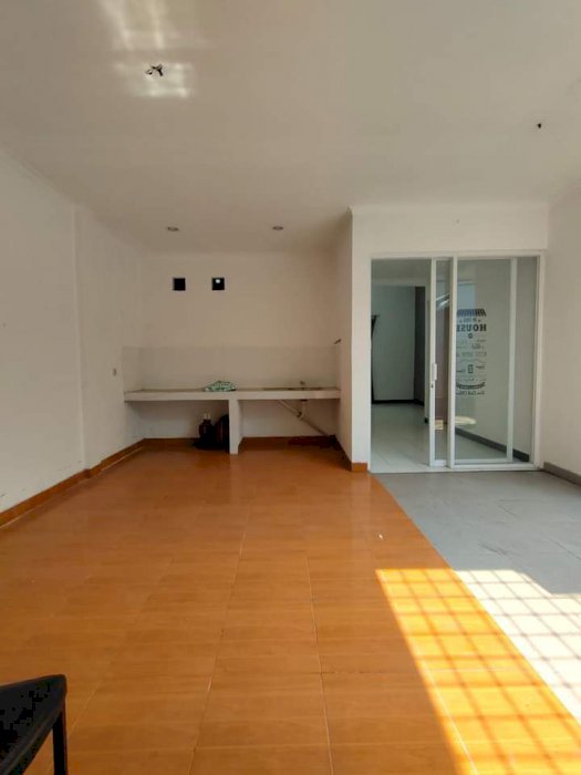 DIJUAL RUMAH SIAP HUNI TANPA RENOVASI DEKAT CIBUBUR