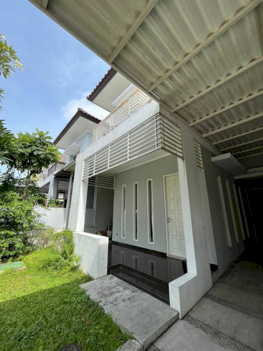 terjual_Rumah SHM 2 Lantai LT 162 m2 LB 140 m2 Prambanan Residence