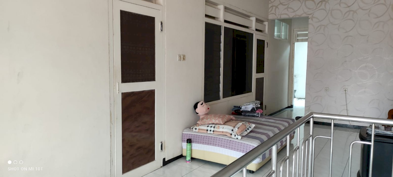 0660 - Dijual Rumah SHM 2 Lantai Jl Libra Surabaya