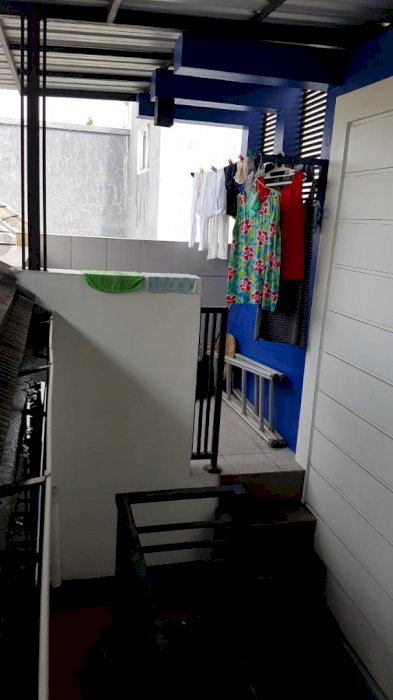 0665 - Dijual Rumah SHM 1.5 Lantai LT 96 m2 lebar 8 meter di Perumahan