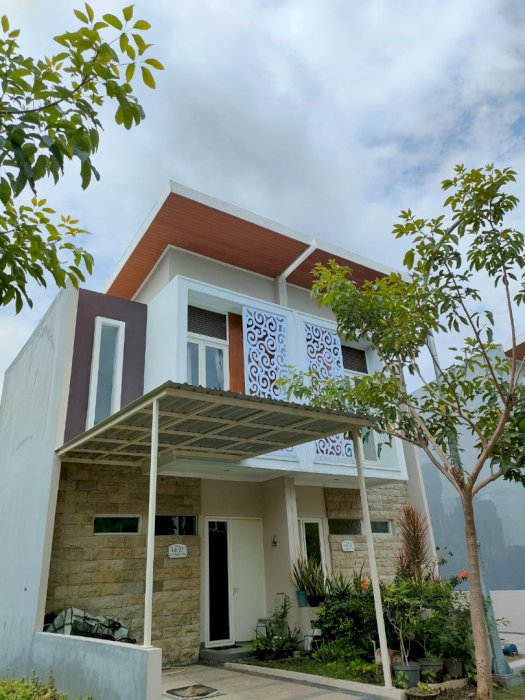 0667 - Dijual Rumah 2 lantai di Puri Safira cluster Grand Shanaya