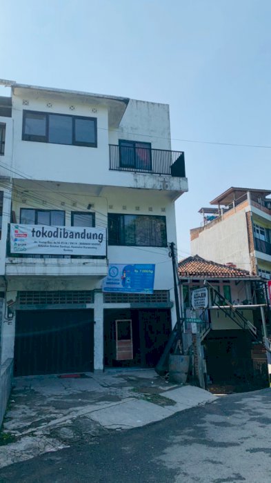 Dijual rumah sekaligus tempat usaha 3 tingkat