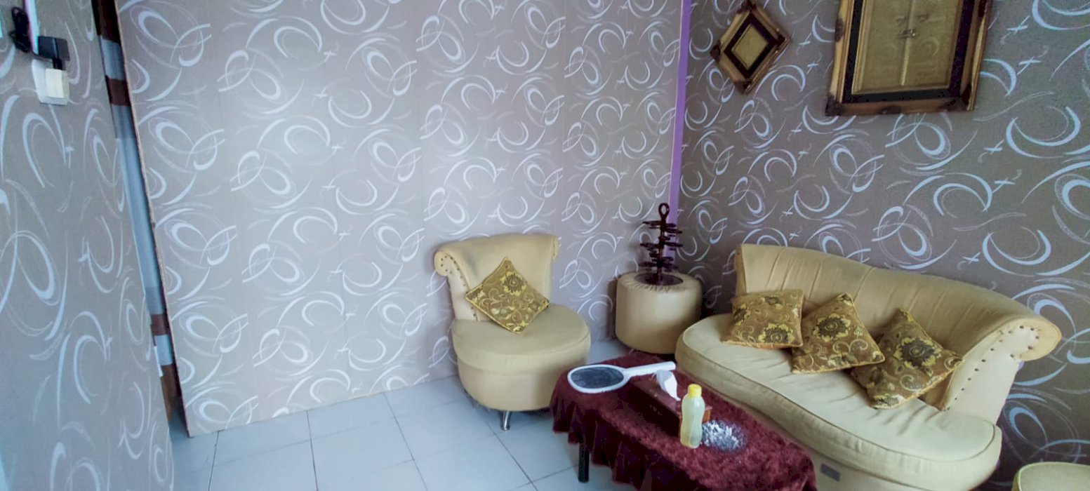 Dijual rumah 2 lantai beserta isi, 3 kamar tidur 2 kamar mandi