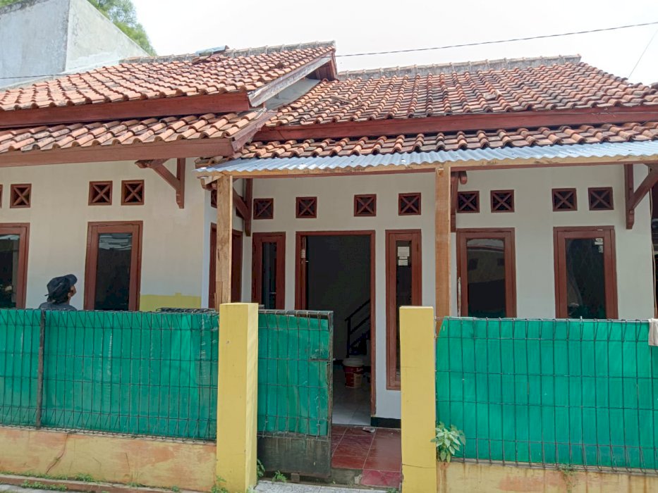 Dijual rumah murah di sebelah grand sharon cipamokolan 330 juta