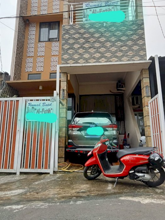 DIJUAL RUMAH 3 TINGKAT + ISINYA PERUMAHAN CLUSTER DEPAN TAMAN