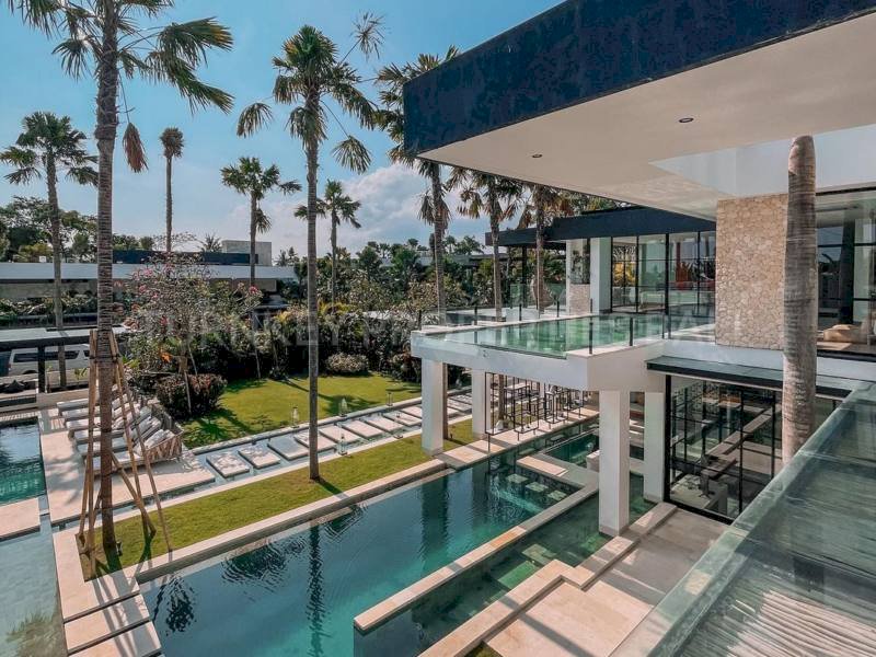 (#BSVF083) Super Stunning and Luxurious! 5 BR Grand Villa in Canggu