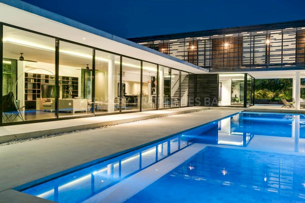 (#BSVL168) Magnificent Leasehold 5 Bedroom Villa in Berawa!