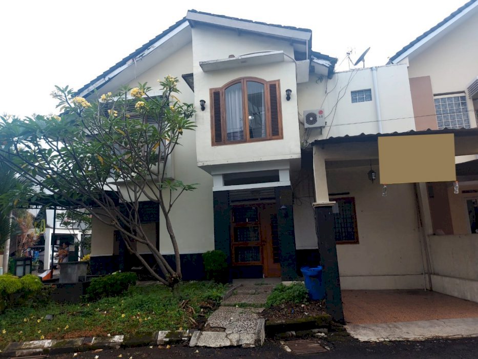 Rumah Cantik  2 Lantai Town House Belleza Residence Antapani