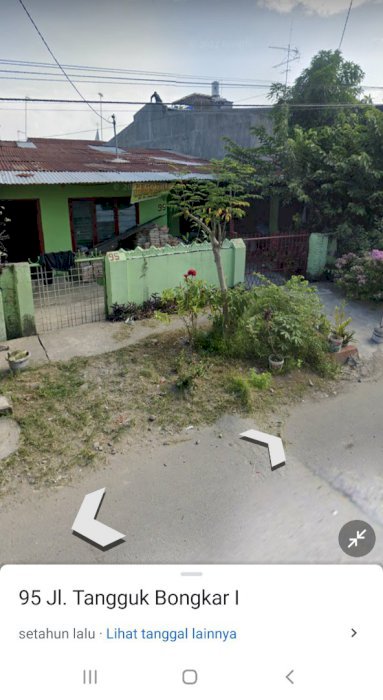 Jual 2 rumah pinggir jalan