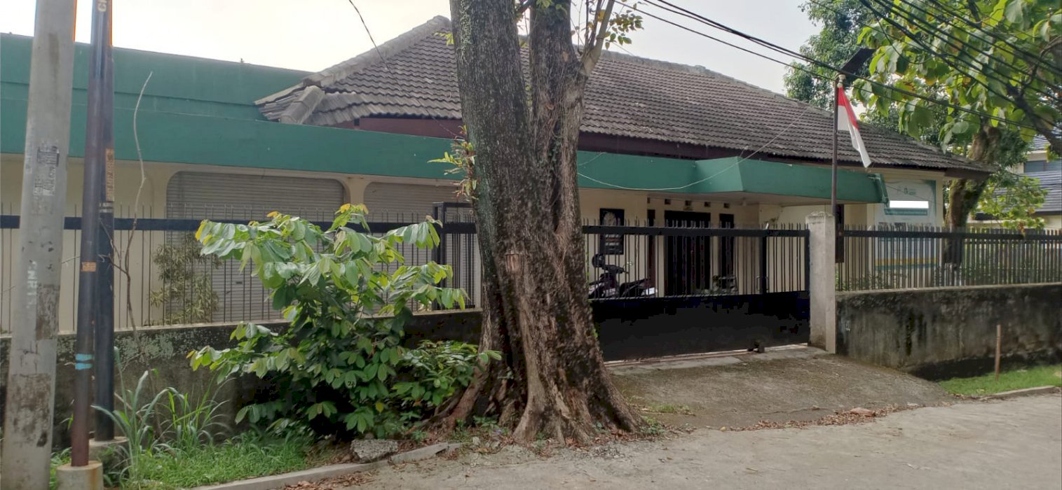 Dijual Rumah Lama Hitung Tanah Saja di Blok F Dekat Poksek Cinere