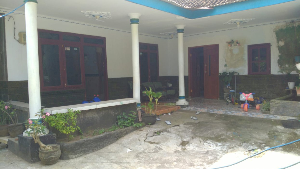 jual rumah dan perkarangan 10,586 M2/ 1 HA