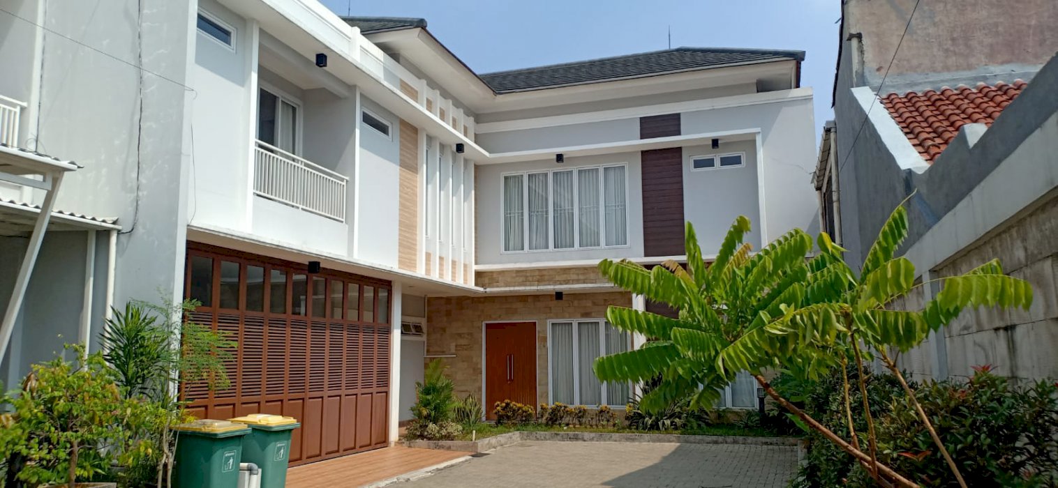 Dijual Rumah Mewah  dalam Cluster di Cirendeu  Tangerang Selatan