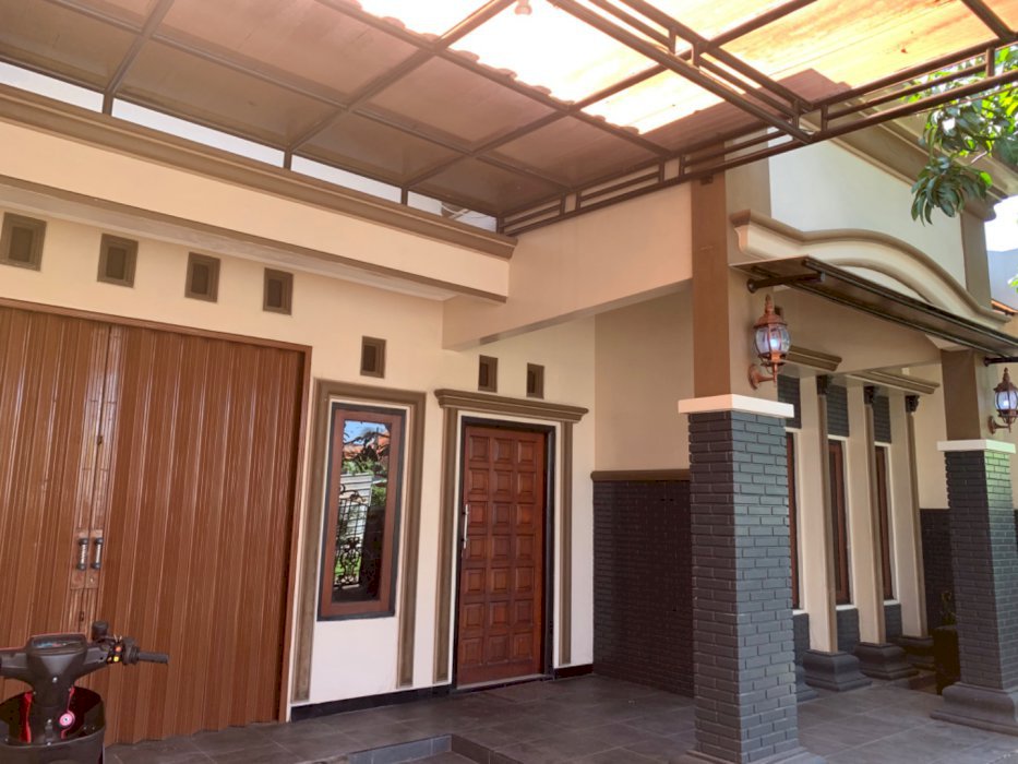 DI JUAL RUMAH SHM BANGETAYU WETAN