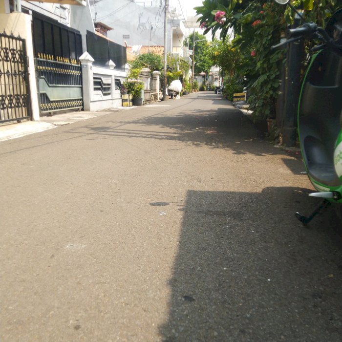 Rumah lama siap huni di rawamangun