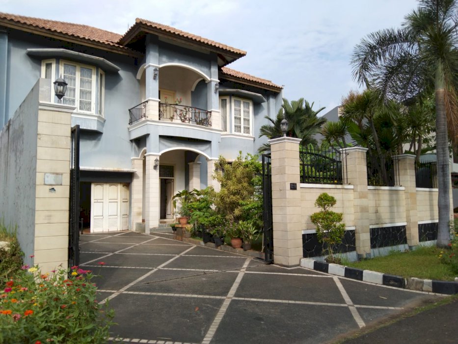 DIJUAL RUMAH PERMATA BUANA 450m2