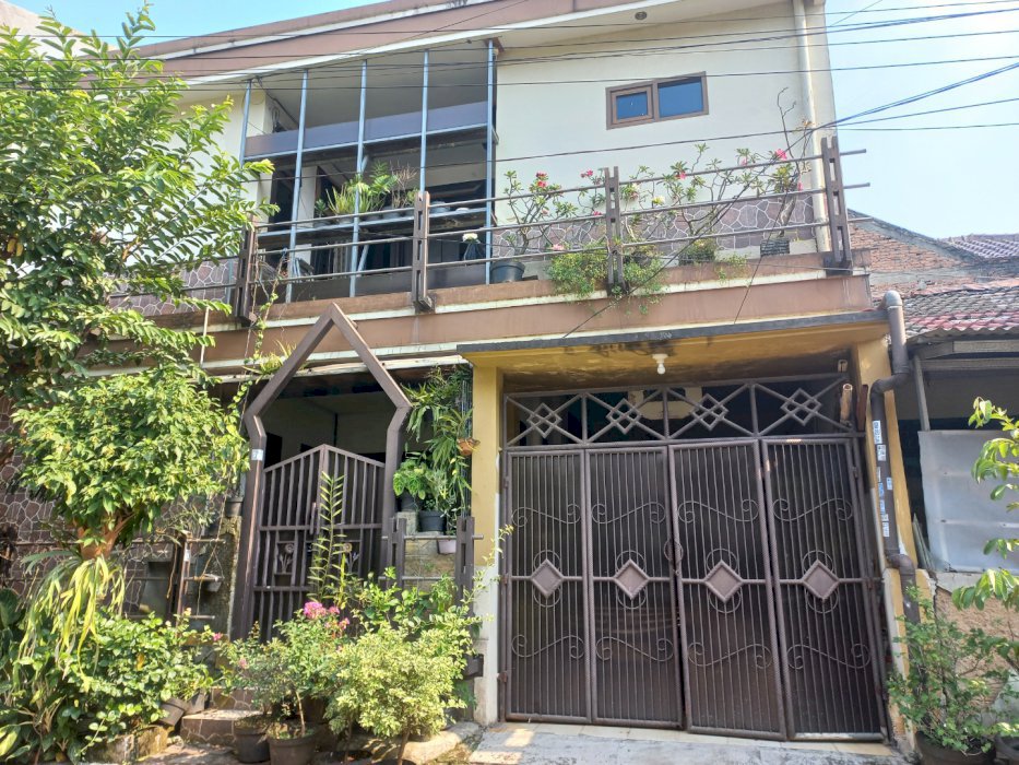 Rumah 2 lantai di BDB II Sukahati  Cibinong, LT:105 LB: 200