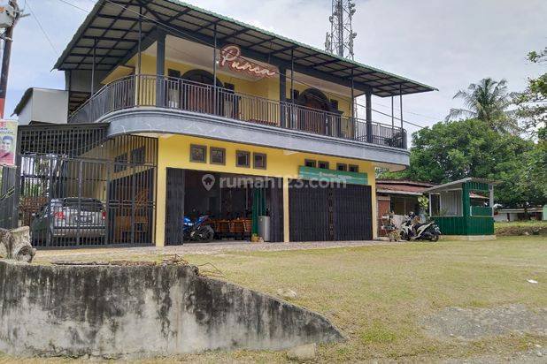 Rumah 2 Tingkat Dengan Halaman Luas Di Rumbai