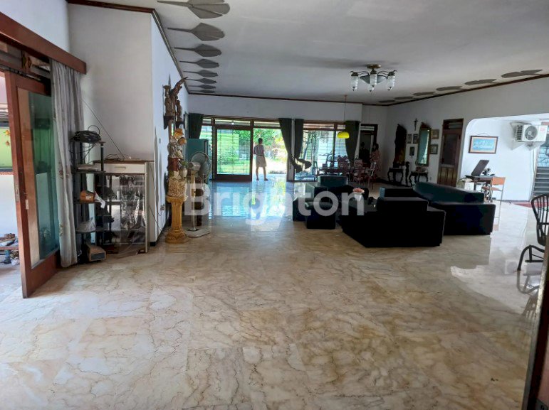 RUMAH TERAWAT DAN SIAP HUNI DI JL MH THAMRIN SURABAYA