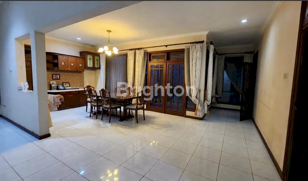 RUMAH SIAP HUNI DI TAMAN PRAPEN INDAH SURABAYA DEKAT RAYA JEMURSARI