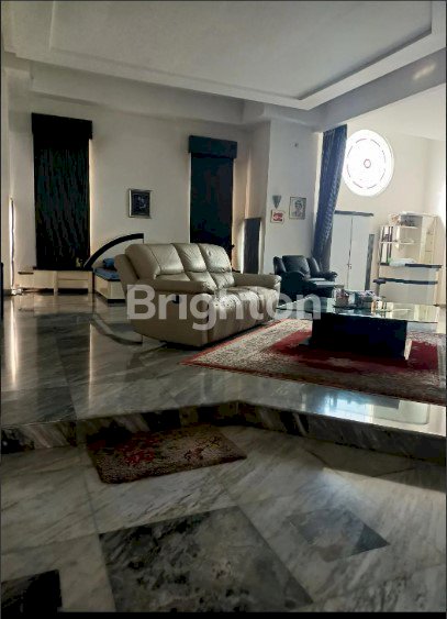 RUMAH MEWAH 3 LT DI PUNCAK GOLF CITRALAND SURABAYA