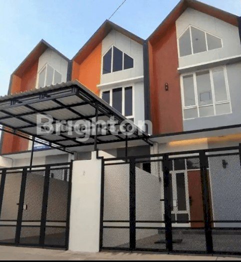 New Minimalis Modern Rungkut 2 lantai Sisa 2 Unit Saja !!!