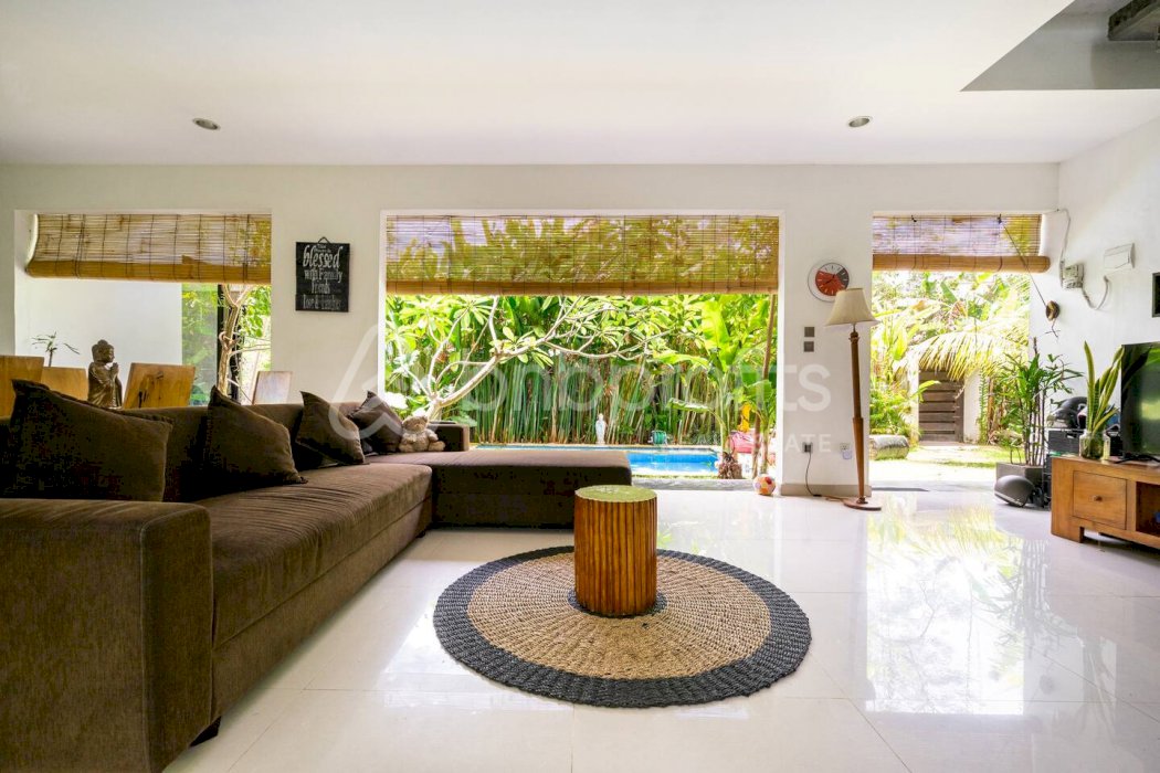 (#BSVL340) Stunning and Spacious Villa 5 BR Leasehold in Padonan
