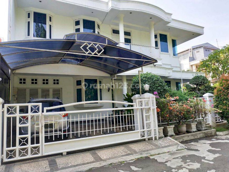 Rumah asri tenang Hoek Kelapa Kopyor Timur, Kelapa Gading Luas 231m2