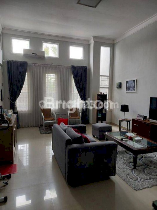 RUMAH 1 LT TERAWAT DAN ISTIMEWA DI CENTRAL PARK GUNUNG ANYAR REGENCY