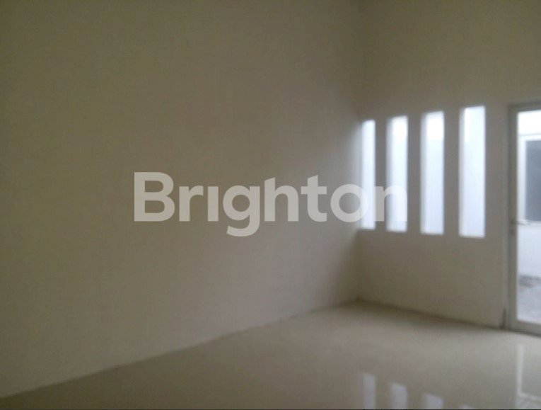 RUMAH BARU GRESS SIAP HUNI DI  GUNUNG ANYAR SURABAYA