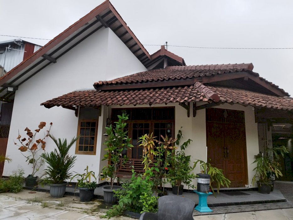 Rumah Nyaman Teduh di Gentan