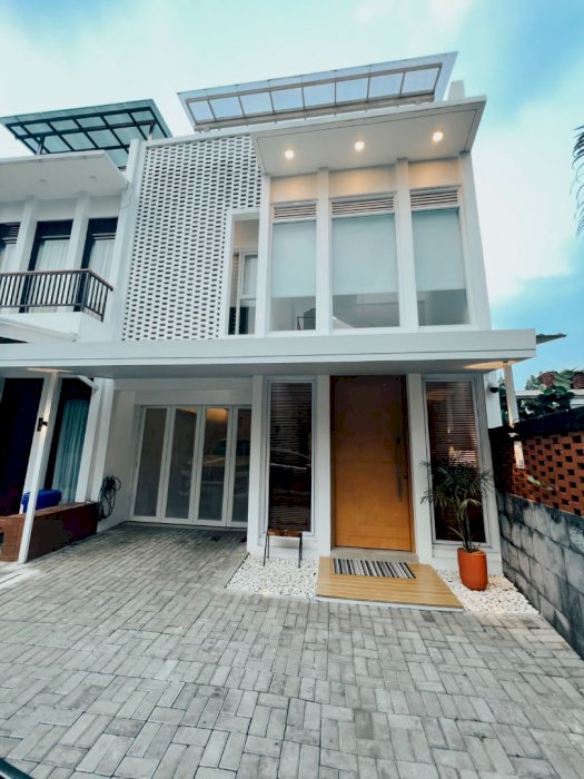 DIJUAL 1 UNIT RUMAH KEKINIAN DI CIGADUNG BANDUNG UTARA