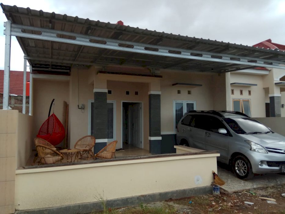 Rumah di perumahan full penduduk griya satriya dampyak