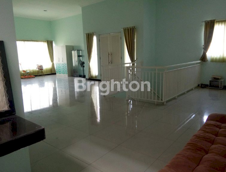 RUMAH MEWAH 2 LT DI WIGUNA TENGAH SURABAYA