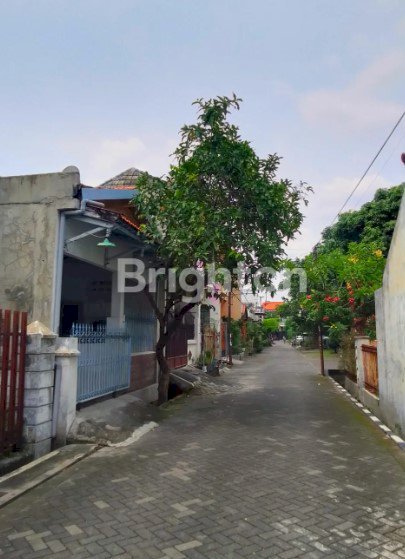 RUMAH DI JL SEMOLOWARU ELOK SURABAYA
