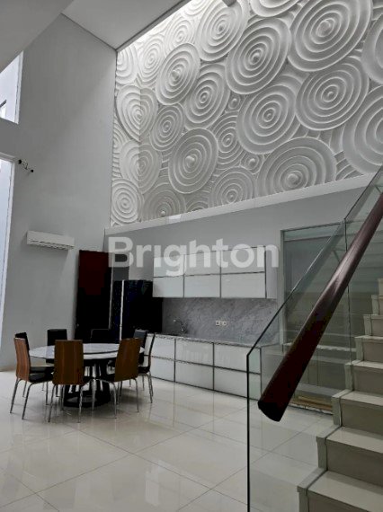 RUMAH MEWAH DI JL PURI GALAXY SURABAYA