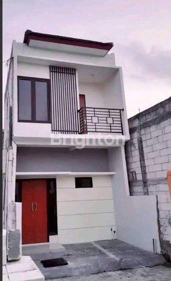 RUMAH BARU GRESS 2 DI GREEN LAKE WONOREJO SURABAYA DEKAT MERR