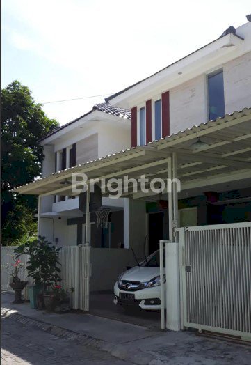RUMAH 2 LANTAI MINIMALIS DI RUNGKUT ASRI SURABAYA DEKAT MERR