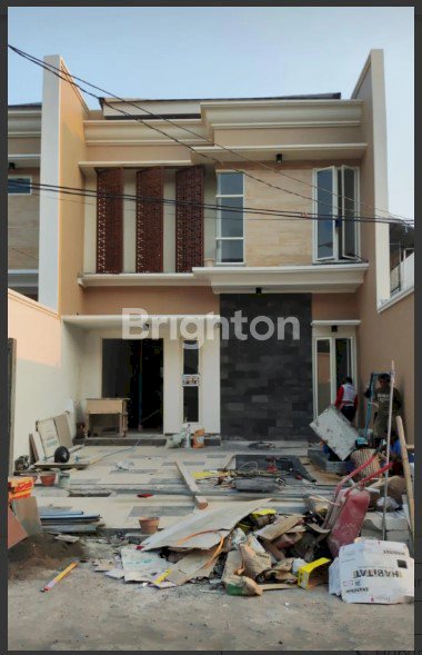 RUMAH 2 LANTAI BARU DI JL MANYAR KERTOADI DEKAT GALAXY MALL UNAIR