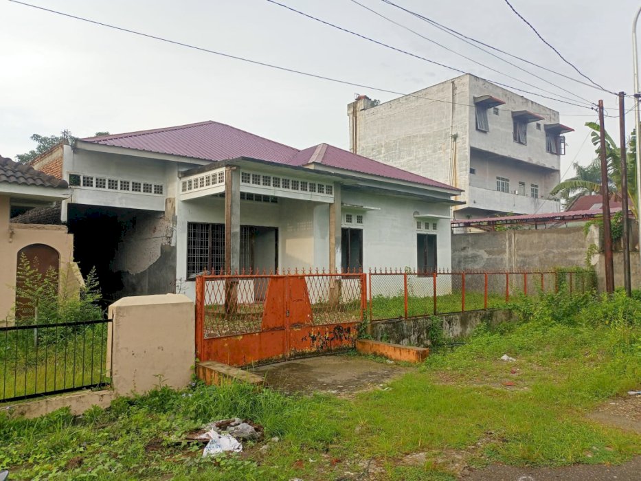 JUAL TANAH & RUMAH DENGAN BANGUNAN RUMAH YANG DI BANGUN HAMPIR SELESAI