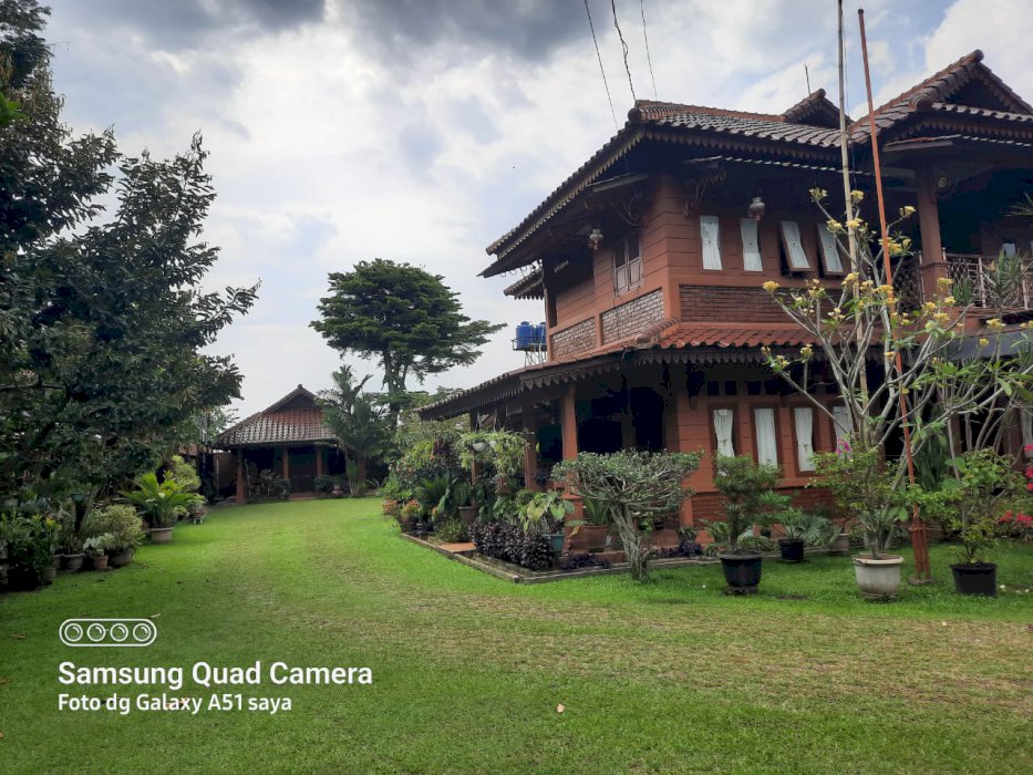 Dijual rmh/villa tinggal disukamaju Megamendung view gunung salak