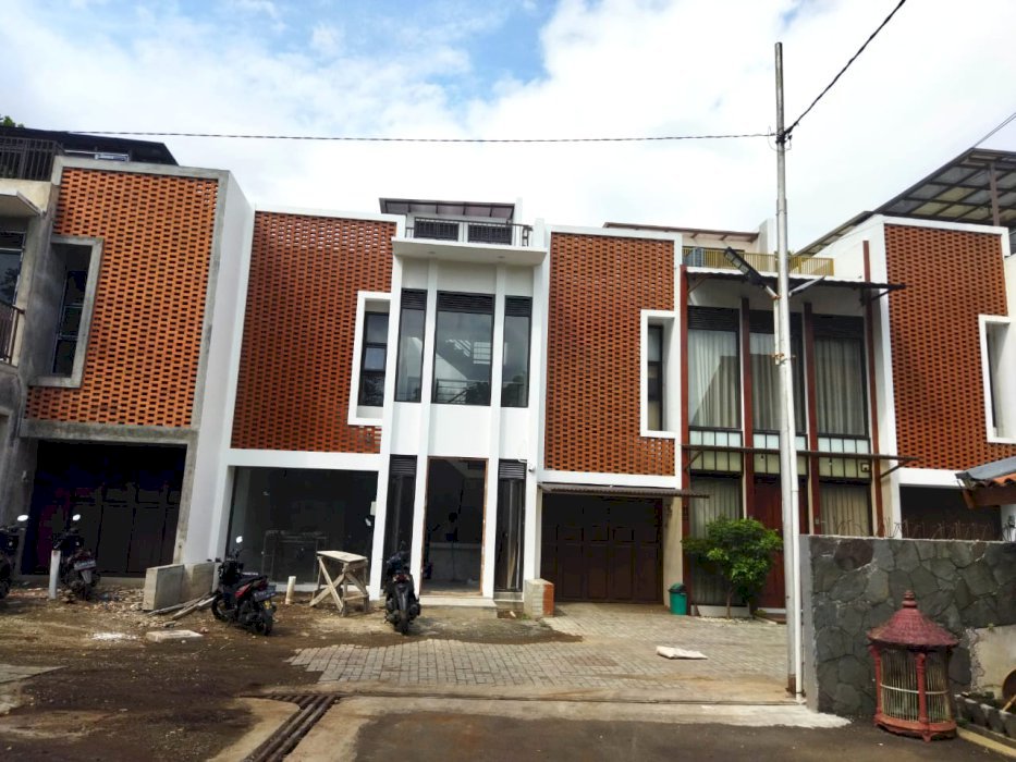 RUMAH DIJUAL DI CIGADUNG DAGO BANDUNG UTARA GAYA JEPANG