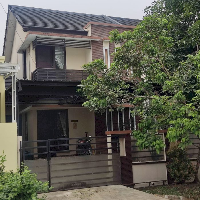 Dijual rumah 2 lantai di regency melati mas serpong