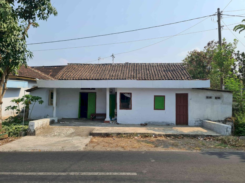 Dijual tanah pekarangan luas kurleb 360m2. Sisi jalan besar,