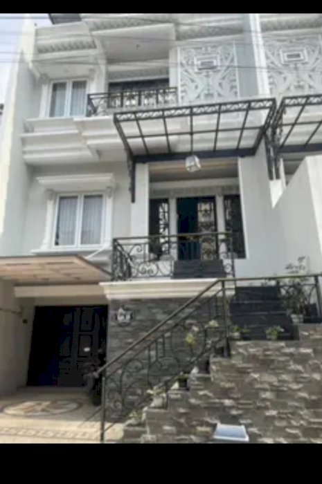 Rumah Pribadi 3 Lantai Kebagusan