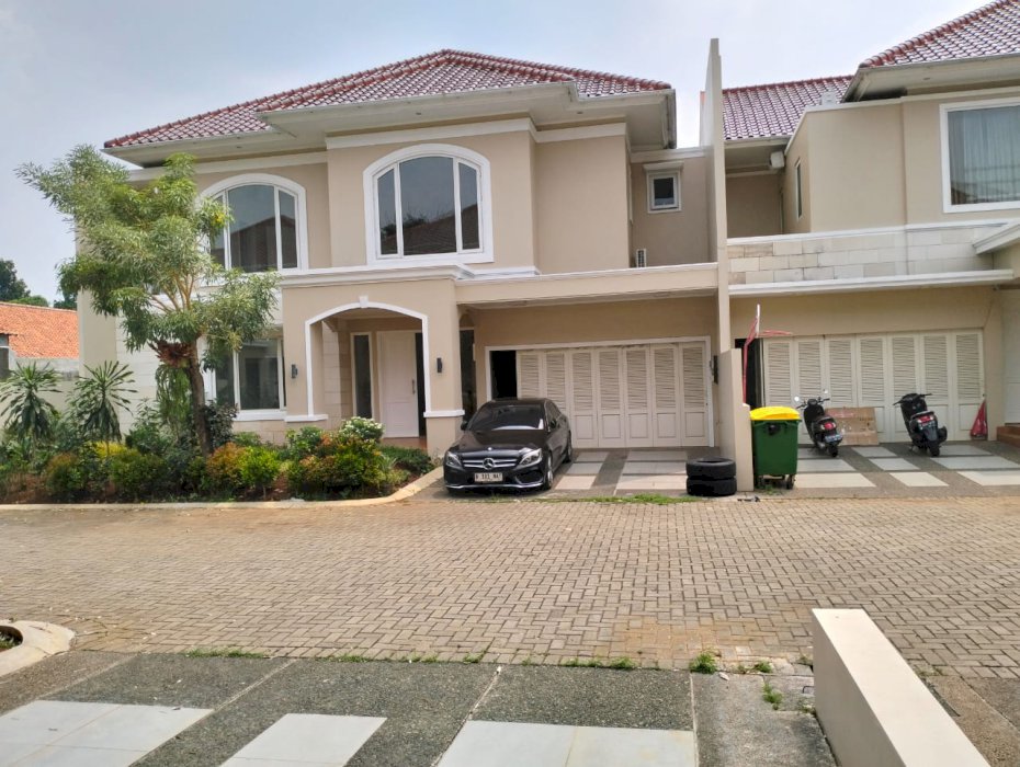 DISEWAKAN RUMAH STRATEGIS DI JL AMPERA RAYA JAKARTA SELATAN