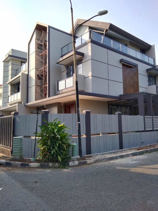 Dijual Rumah Baru 3lantai Minimalis Modern Permata Buana